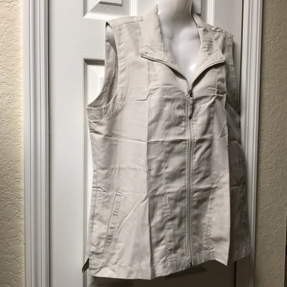 💖 Line Up Women’s Golf Jacket - Picture 2 of 7